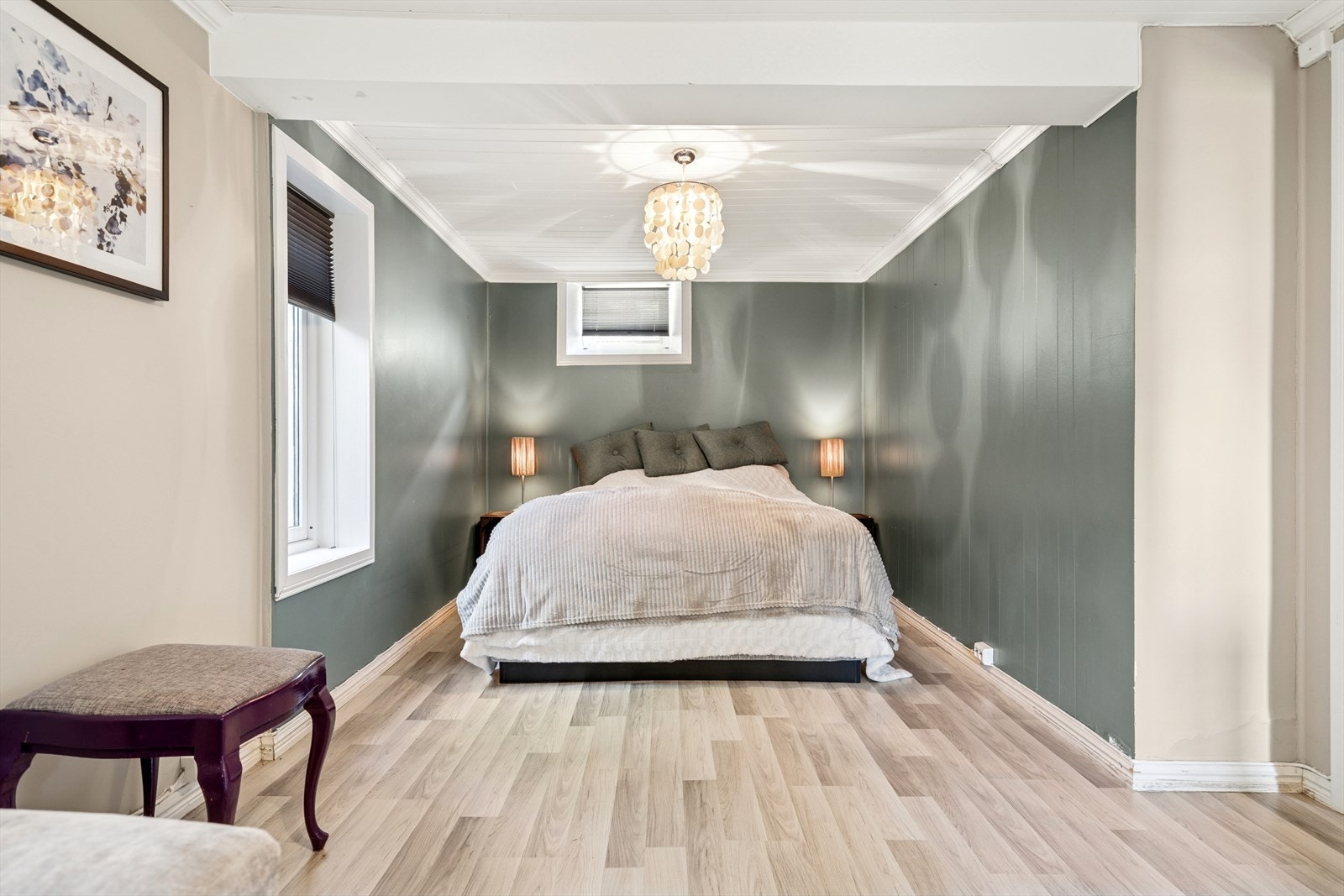 Rom 3 (i underetasjen) er i dag innredet som soverom, med ikke søkt bruksendret. Dette tiltaket er søknadspliktig. Galleribilde