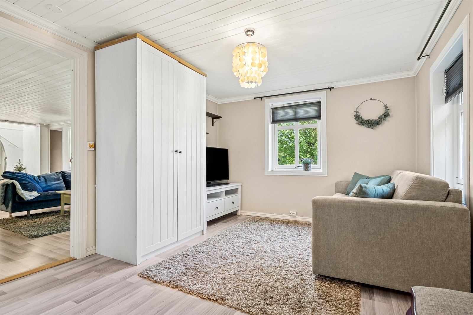 Rom 3 (i underetasjen) er i dag innredet som soverom, med ikke søkt bruksendret. Dette tiltaket er søknadspliktig. Galleribilde