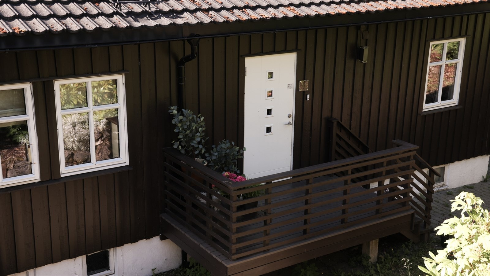 Inngangspartiet har en lun og koselig atmosfære og gir et varmt og innbydende førsteinntrykk. Galleribilde