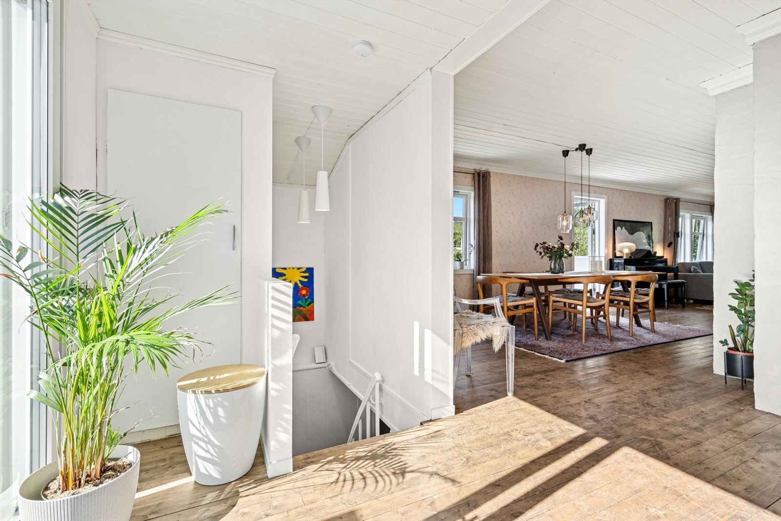 Praktisk gang som fordeler kjøkken, stue, ett soverom og entré. Galleribilde