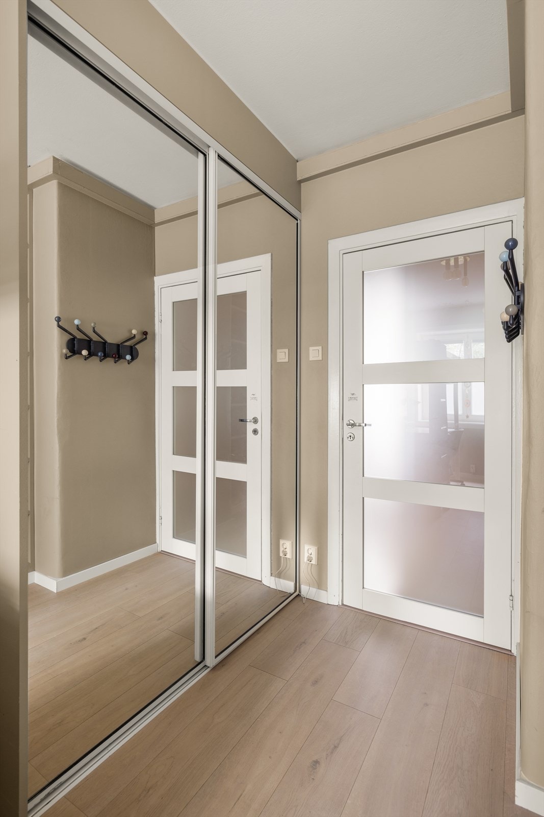 Skyvedørsgarderobe fra 2020 Galleribilde