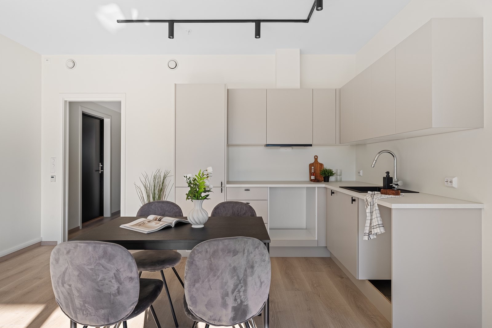 God plass til spisebord Galleribilde