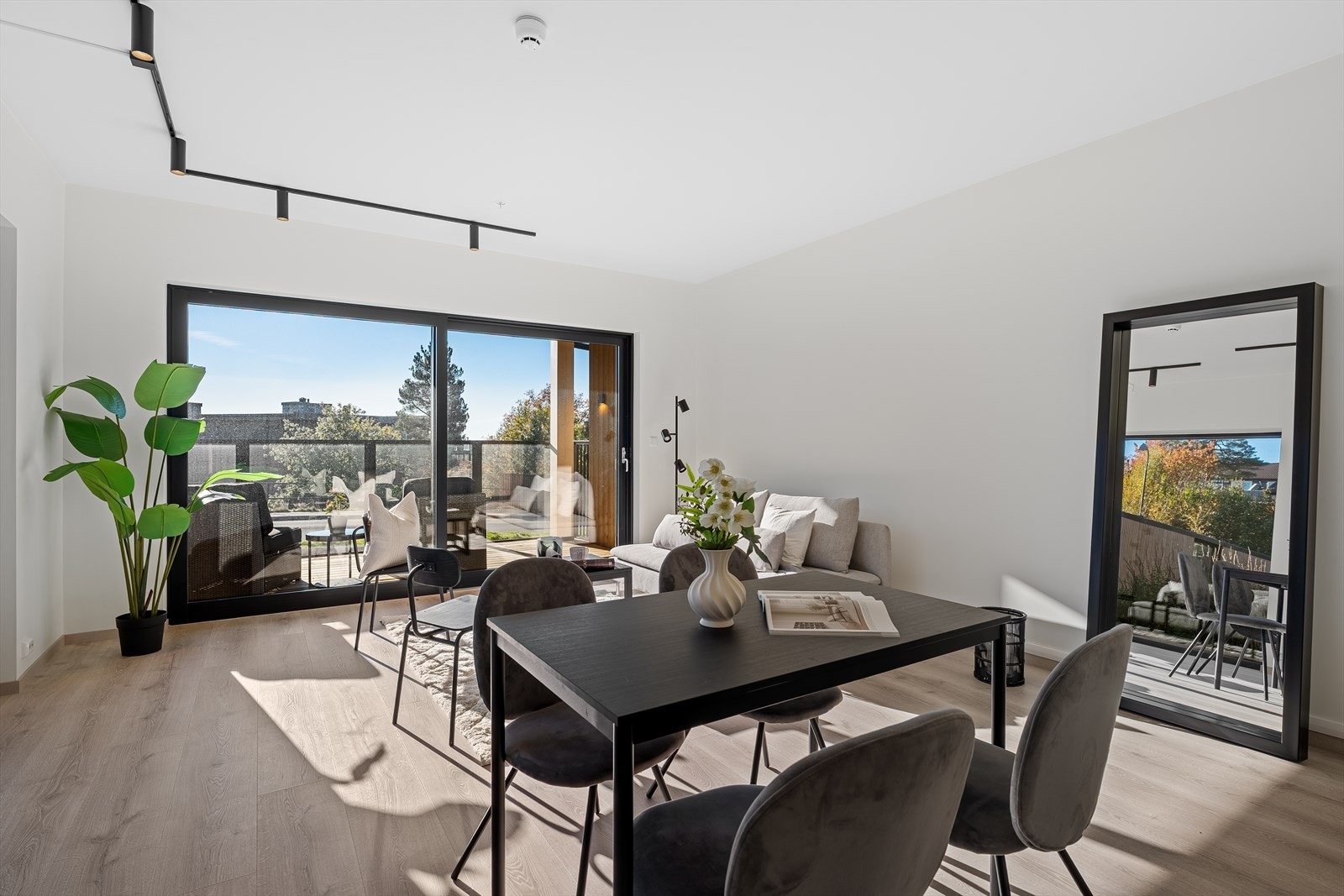 God plass til spisebord Galleribilde