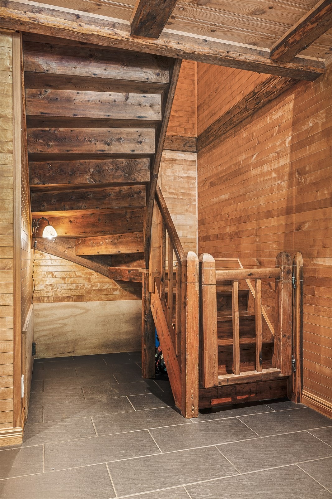 Herskapelig trapp opp til boligens 2.etg. Galleribilde