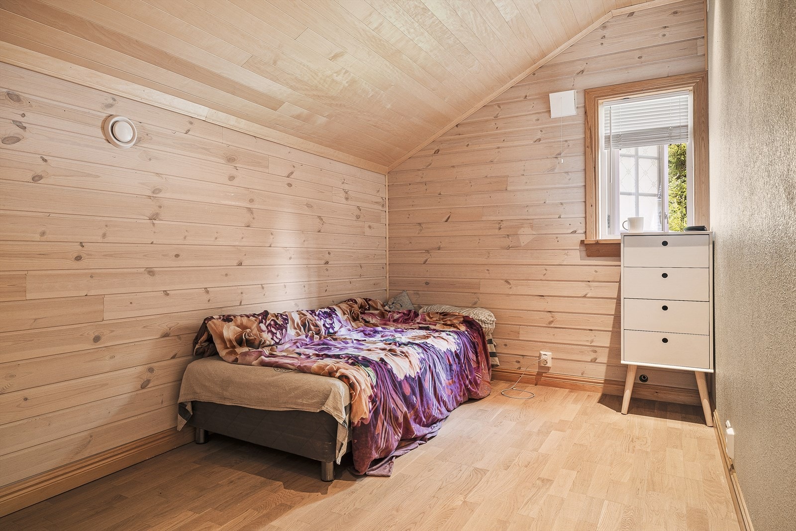 Det andre soverommet har også plass til seng og nattbord, og egner seg perfekt som barnerom eller gjesterom. Galleribilde