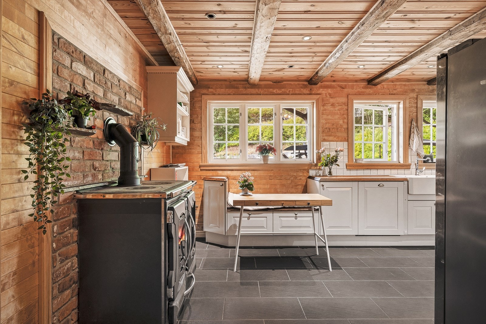 Her er det god plass til sittegruppe hvor man kan samle familie og venner til hyggelige sammenkomster. Galleribilde