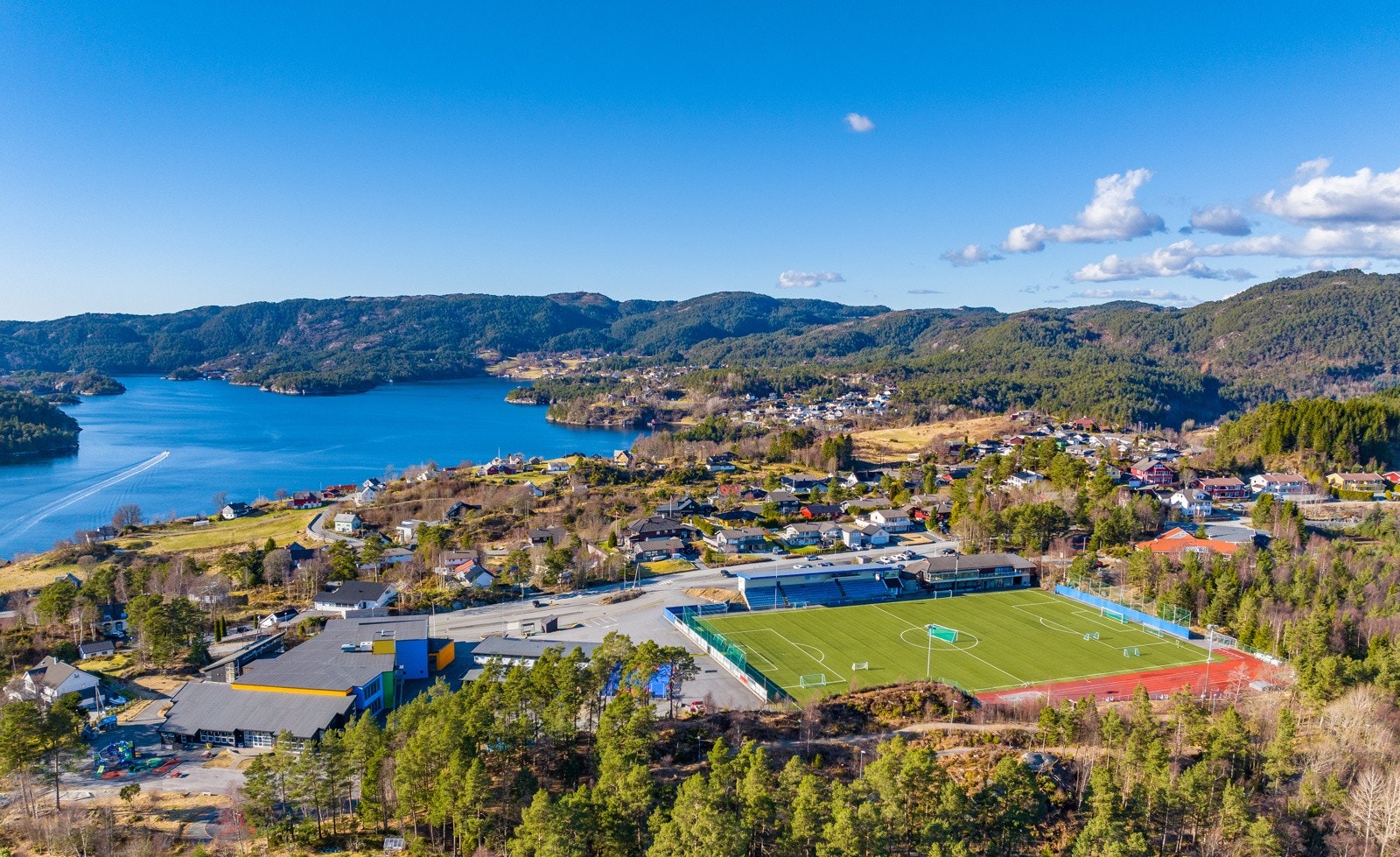 Skole og idrettsanlegg 2 km unna boligfeltet Galleribilde