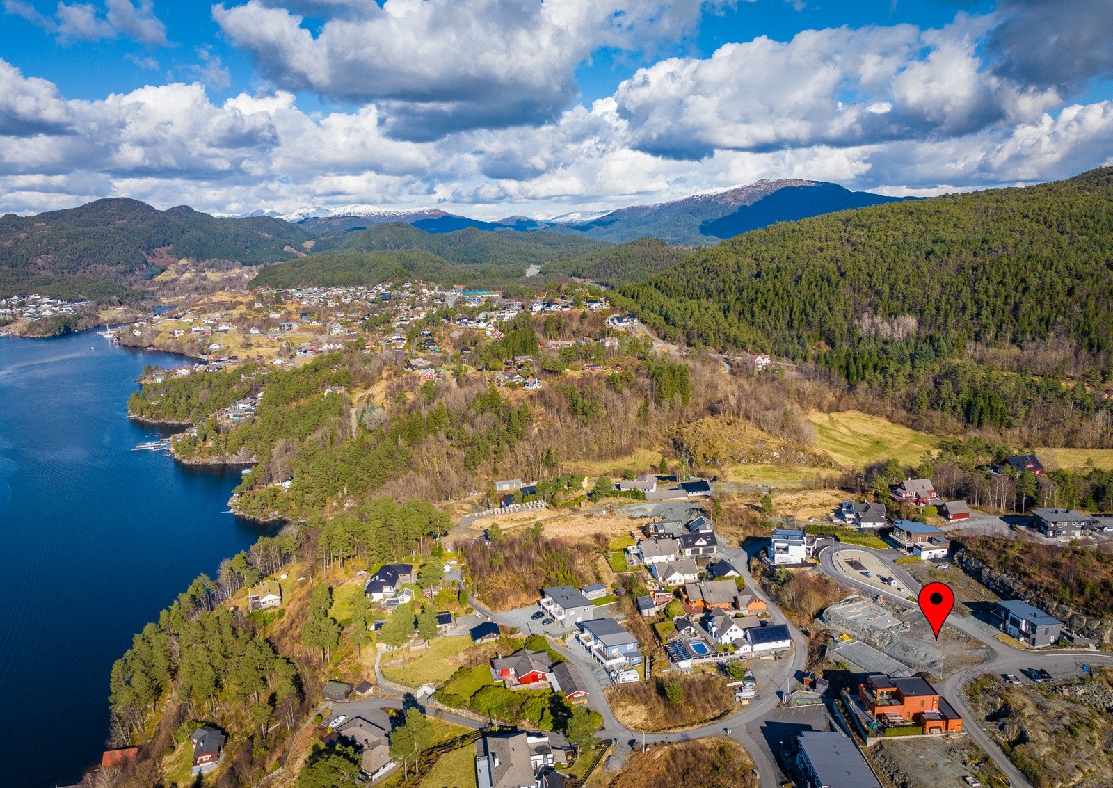 Tomten har en byggeklausul fra B Telle Trearbeid Galleribilde