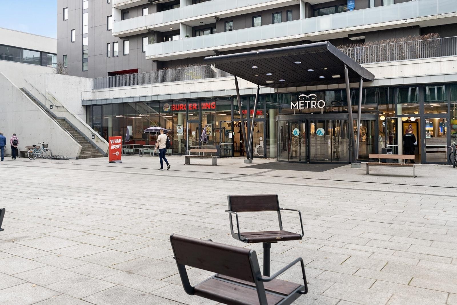 Metro kjøpesenter, ca. 11 min. gange fra leiligheten. Galleribilde