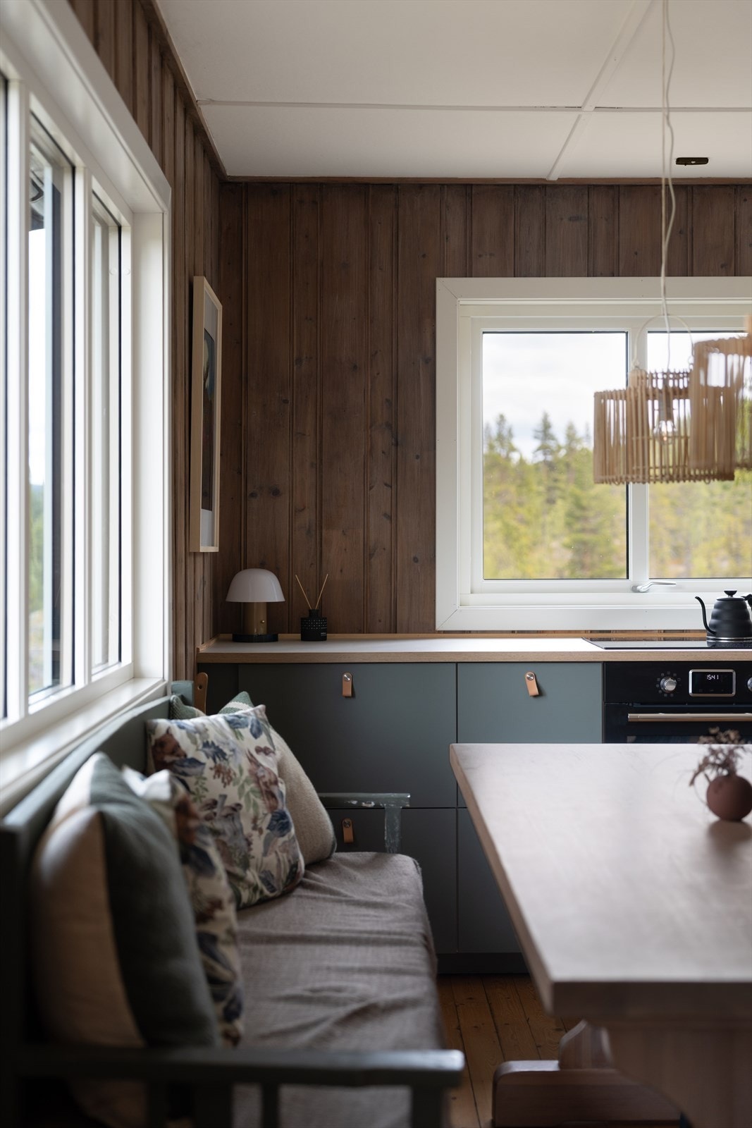 Detalj fra spisestue og kjøkken. Galleribilde