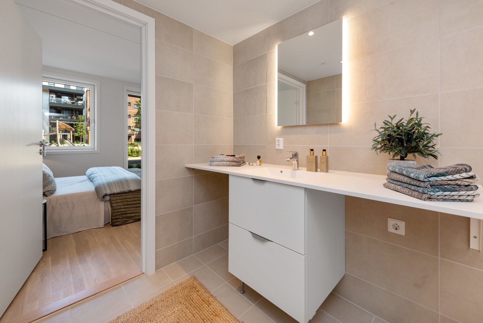 Bad i tilknytning til hovedsoverom. Galleribilde