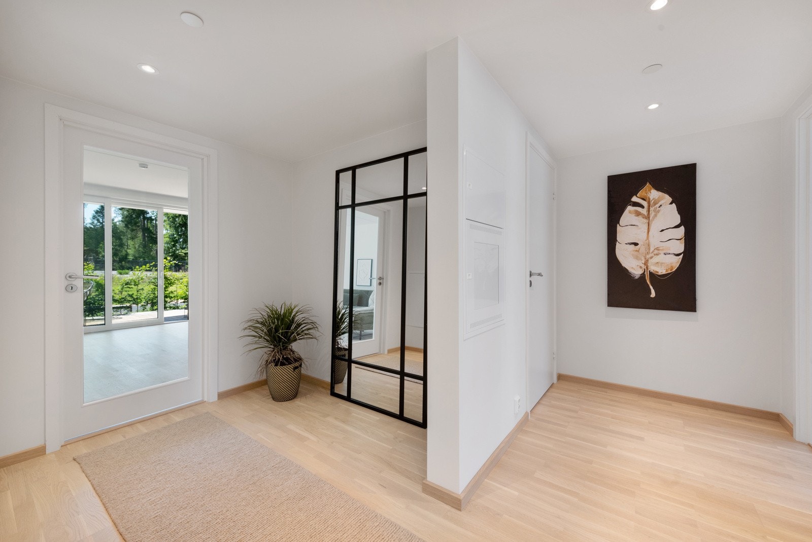 Entre med god plass til garderobeløsning Galleribilde