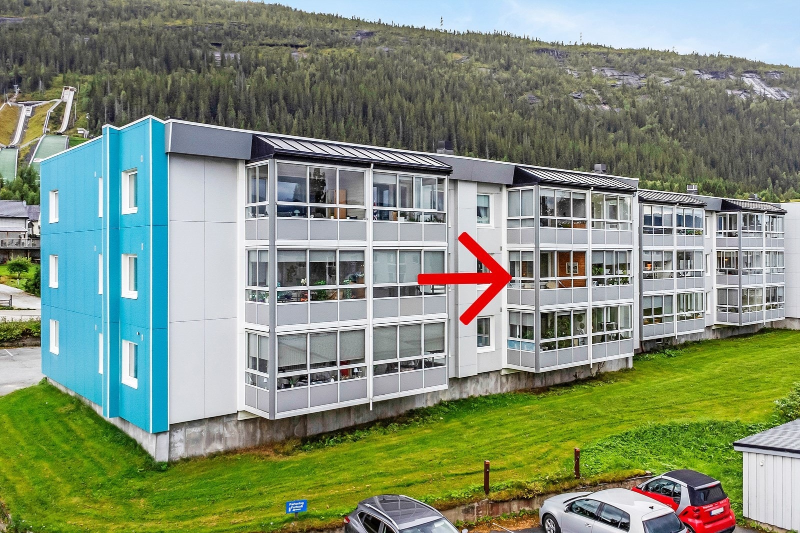 Fra eiendommen er det gangavstand til fine turområder som Appelsinhaugen, Grotneshytta eller Vindskjermen. Galleribilde