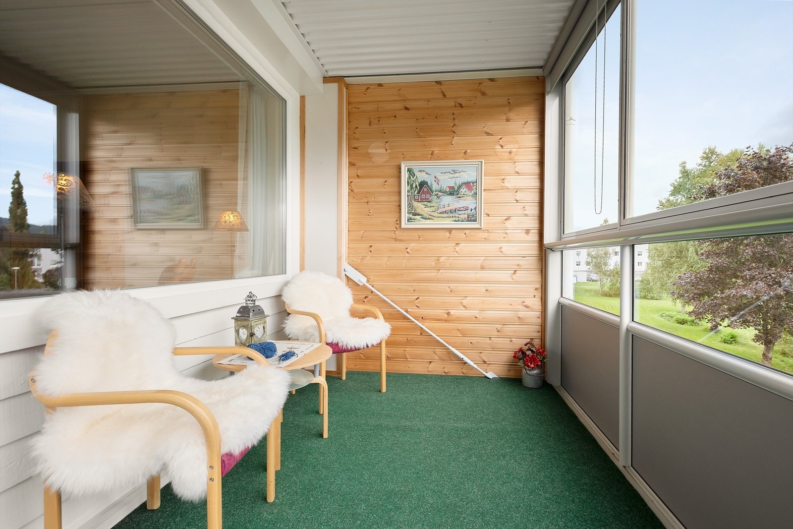 Med innglasset balkong får du en forlengelse av stuen, og balkongen kan derav benyttes året rundt. Galleribilde