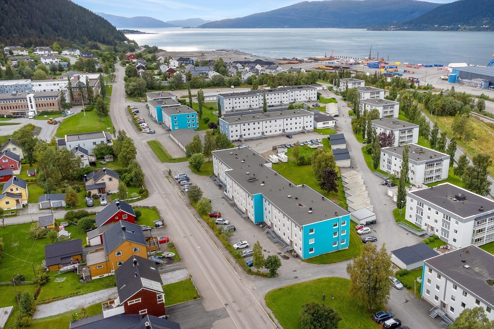 Kongsvegen borettslag er et populært borettslag med totalt 222 leiligheter. Her er det parkering på borettslagets tomt (garasje kan leies etter venteliste). Galleribilde