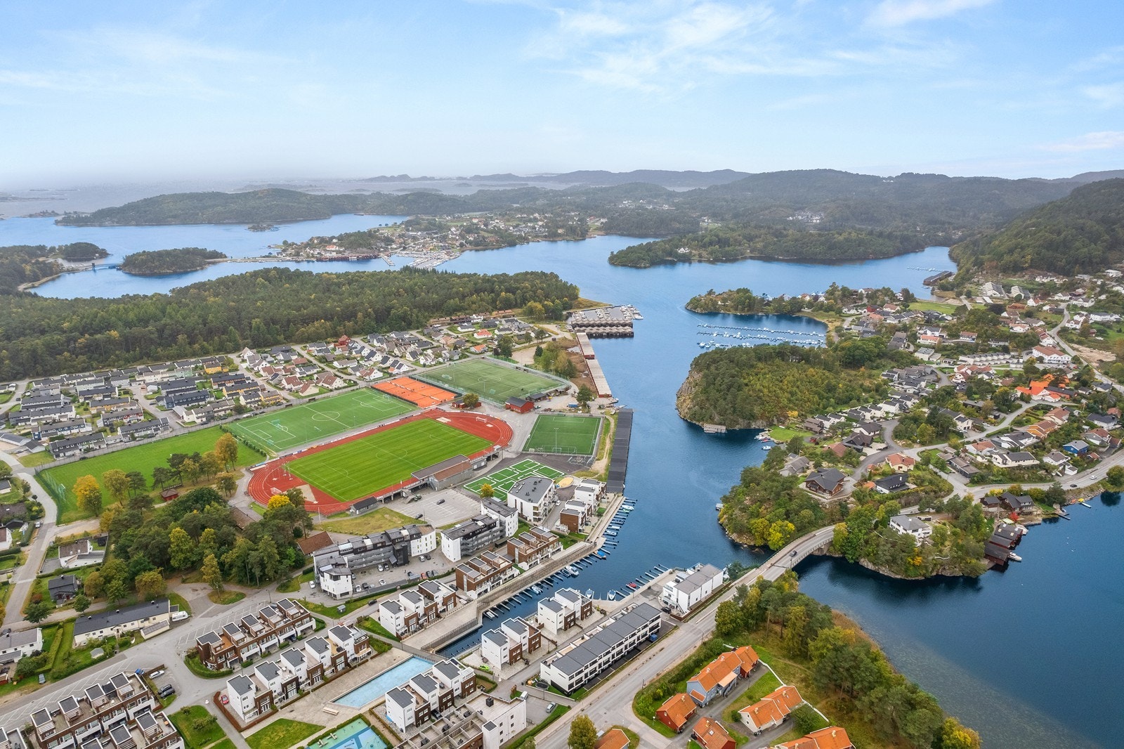 Området ligger sentralt i forhold til idrettsanlegg, skoler, sentrum og Furulunden - her kan du sette fra deg bilen og gå eller sykle til det meste Galleribilde