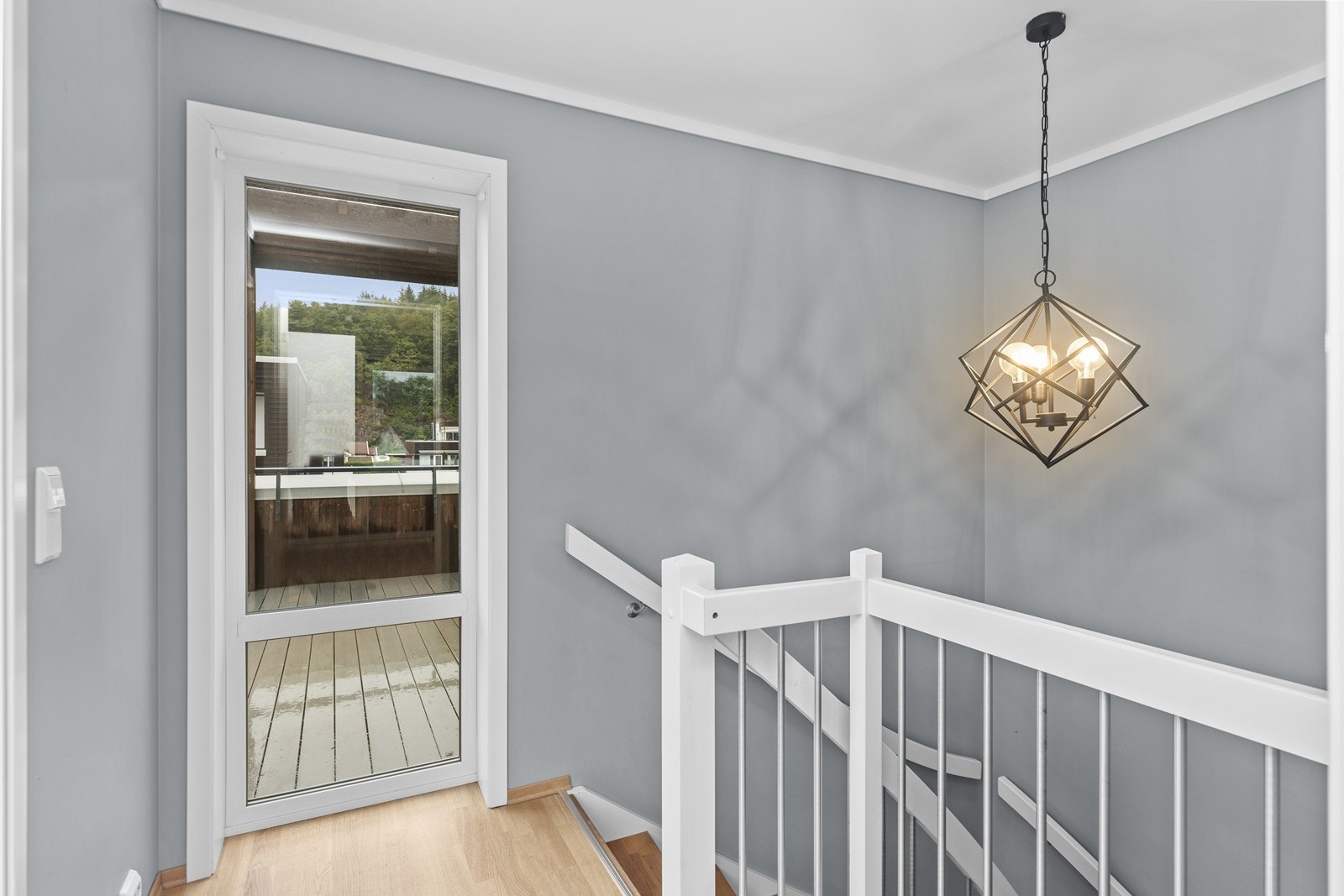 Trapperepot i 3. etg med utgang til den store takterrassen Galleribilde