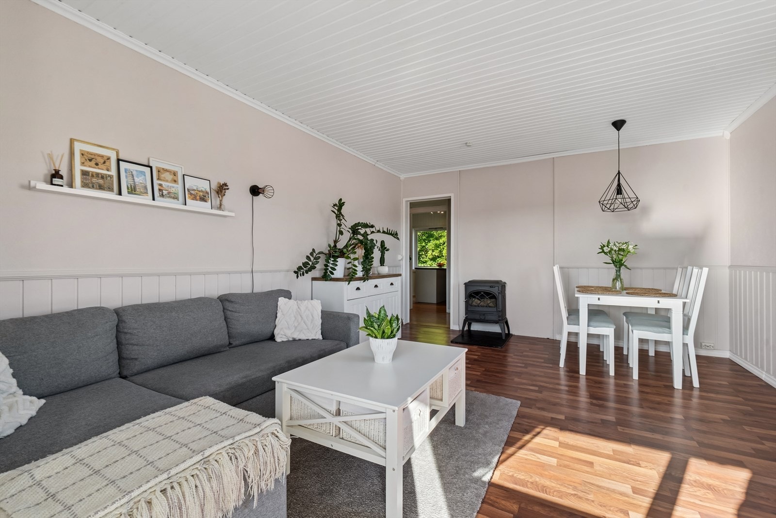 Peisen varmer godt på sene høst- og vinterkvelder. Galleribilde