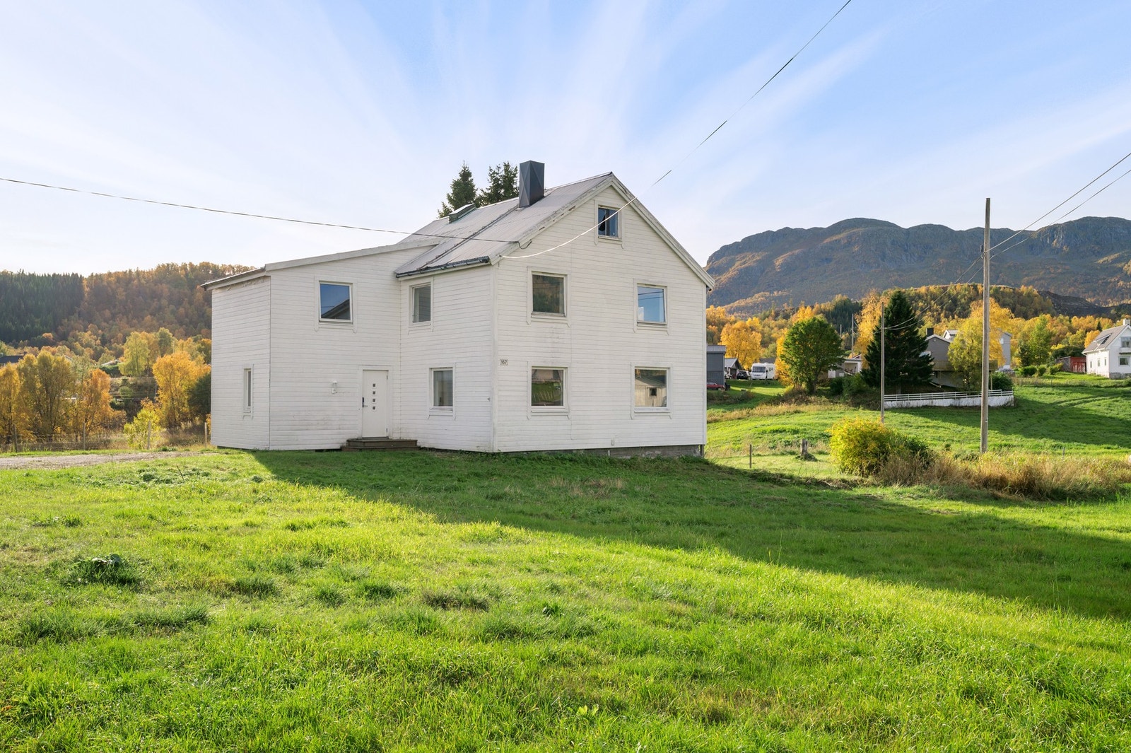 EIE Harstad v/megler Vetle Larsen har gleden av å presentere Kilbotnveien 167! Foto: Patty Thorbergsen Galleribilde