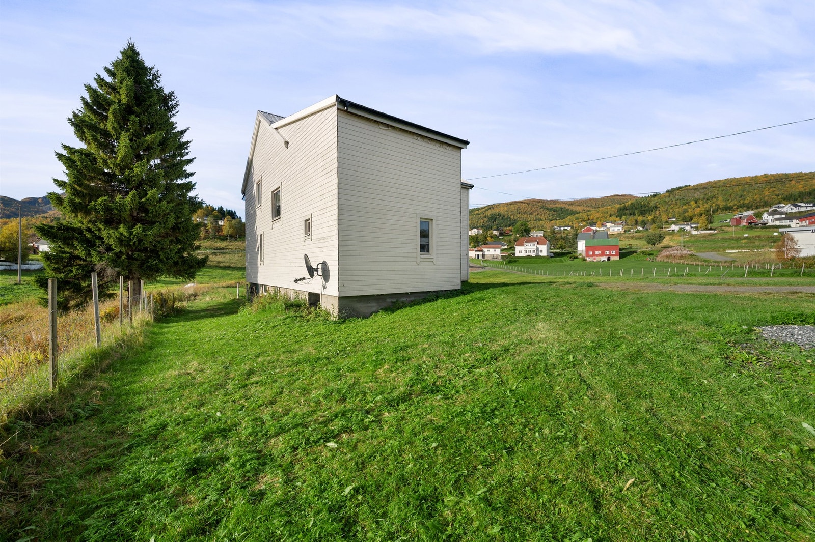 Godt tilbaketrukket fra hovedvei er eiendommen meget barnevennlig Galleribilde