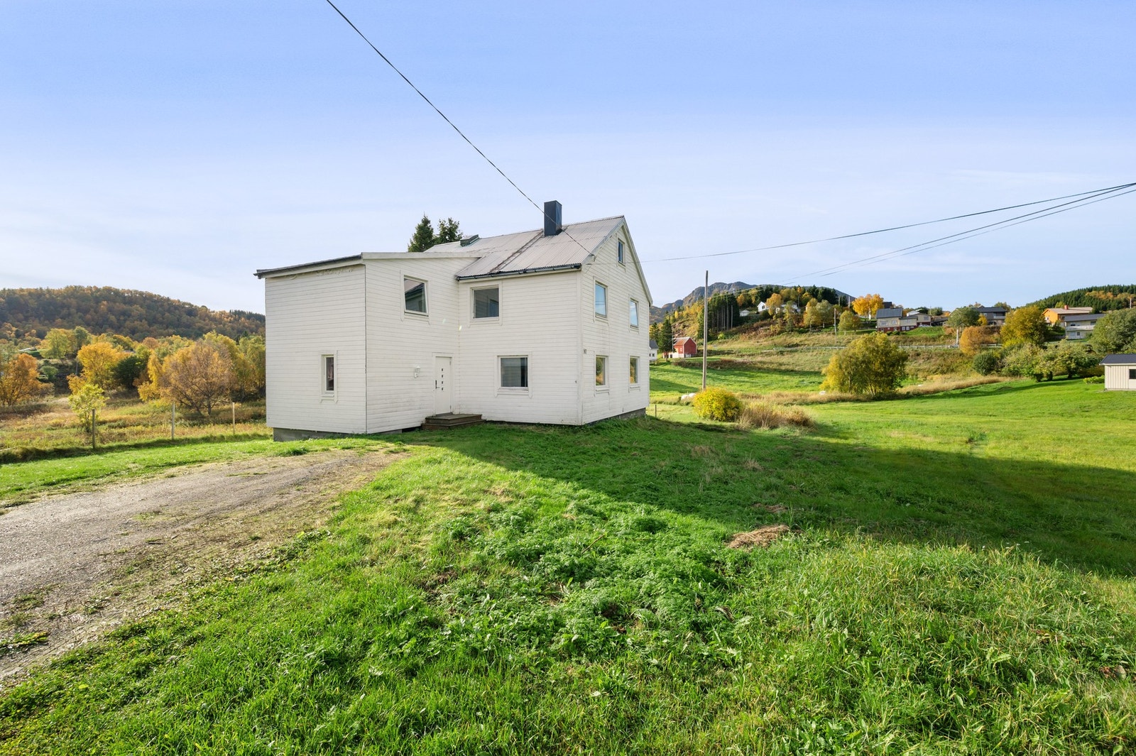 God plass til parkering av flere kjøretøy Galleribilde