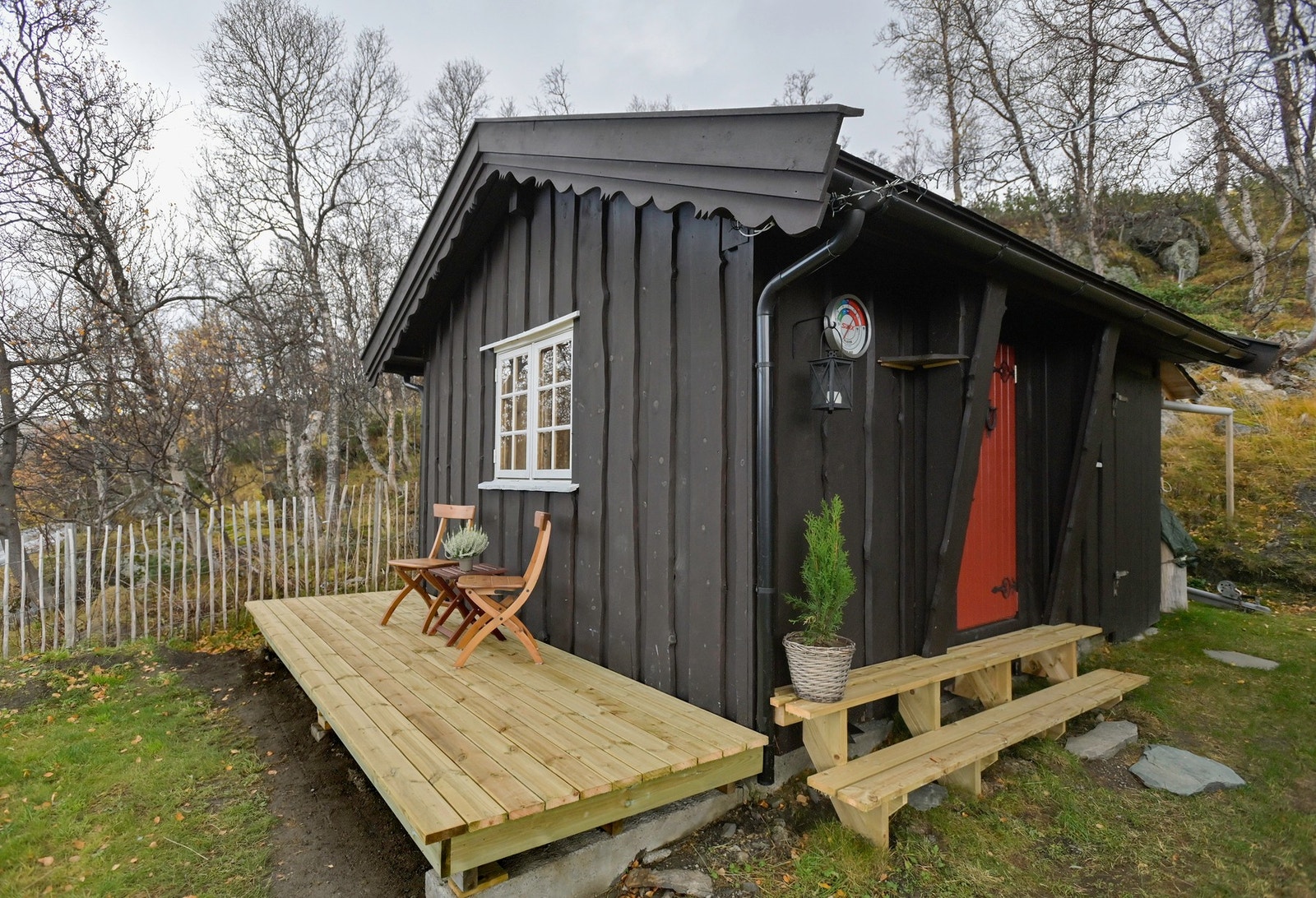 Det er oppført et anneks på eiendommen. Annekset er innredet med oppholdsrom og badstue. Galleribilde