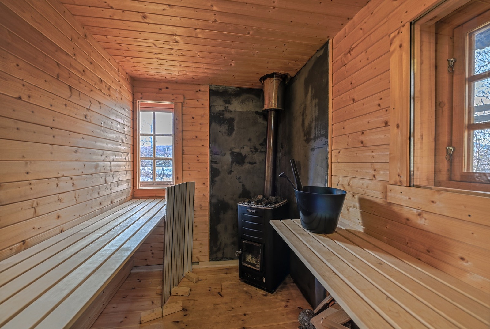 Vedfyrt badstue med fantastisk utsikt mot Bårdsfjellet. Galleribilde