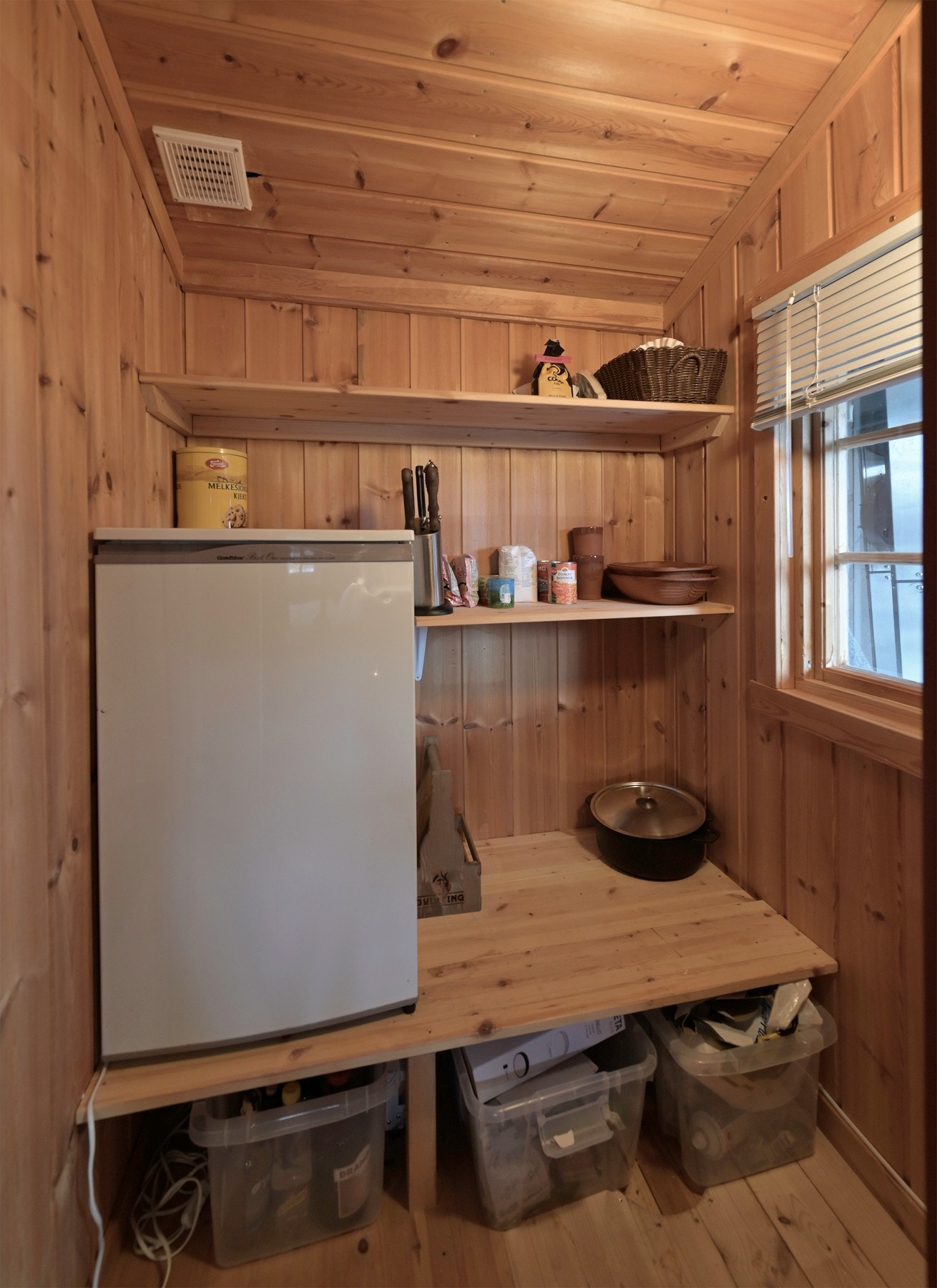 Hytta har innlagt strøm. Galleribilde