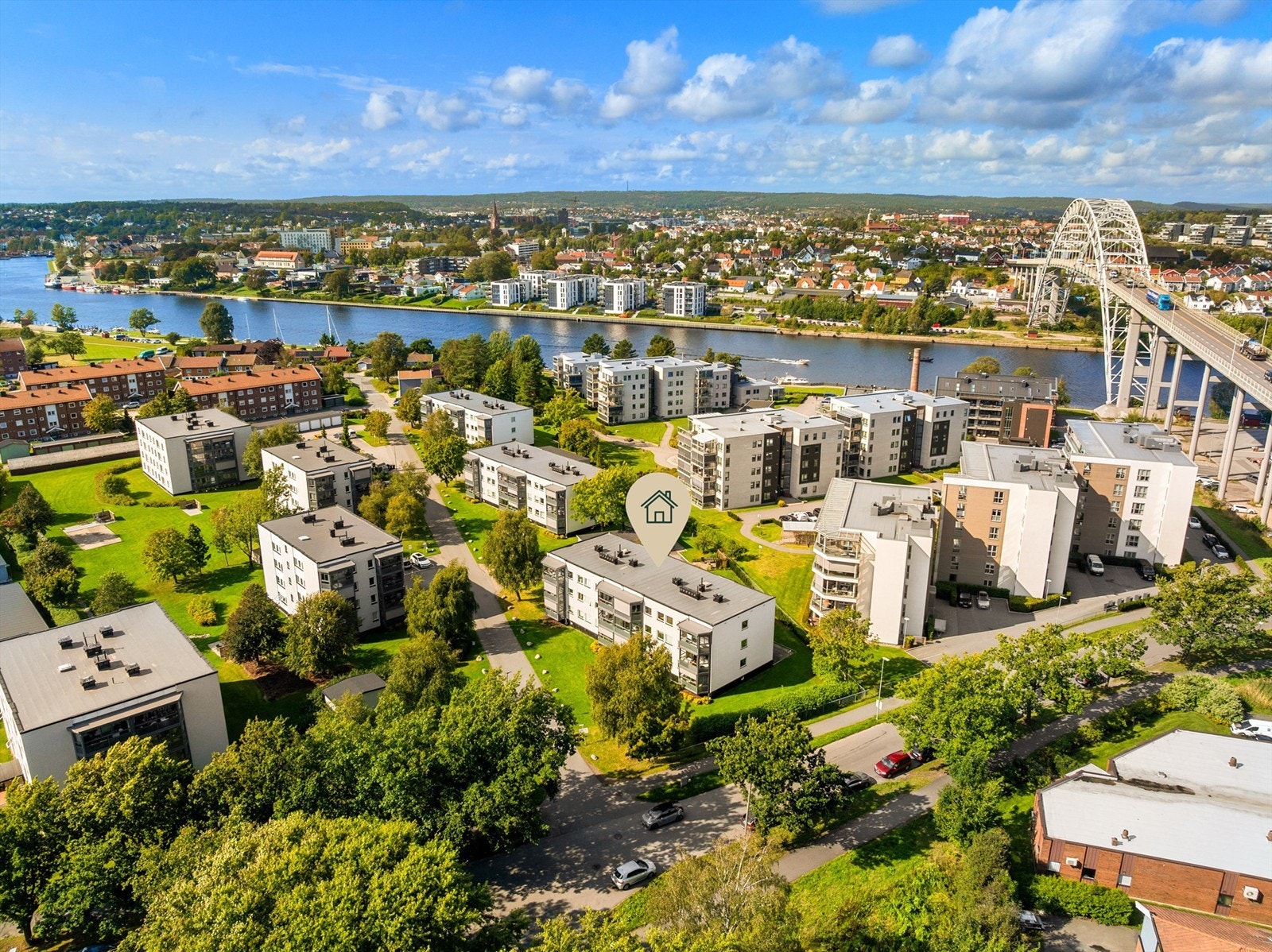 Nabbetorpveien 35B presenteres av Jørgen Sande Johansen i Krogsveen. Galleribilde