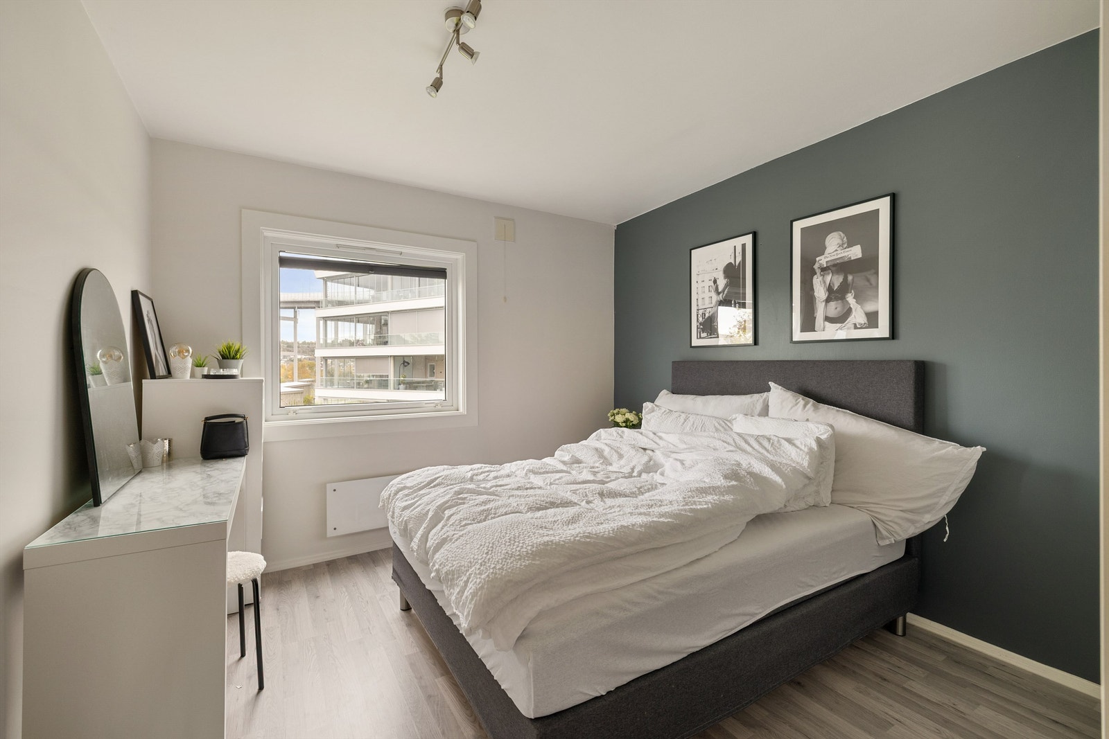 Soverommene er av god størrelse, hovedsoverommet oppmålt til 12 kvm. Galleribilde