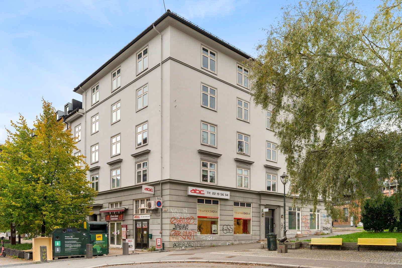 Boligen ligger i 4. etasje og byr på flott utsikt, god takhøyde (2,6 m) og gjennomgående lyse overflater. Galleribilde