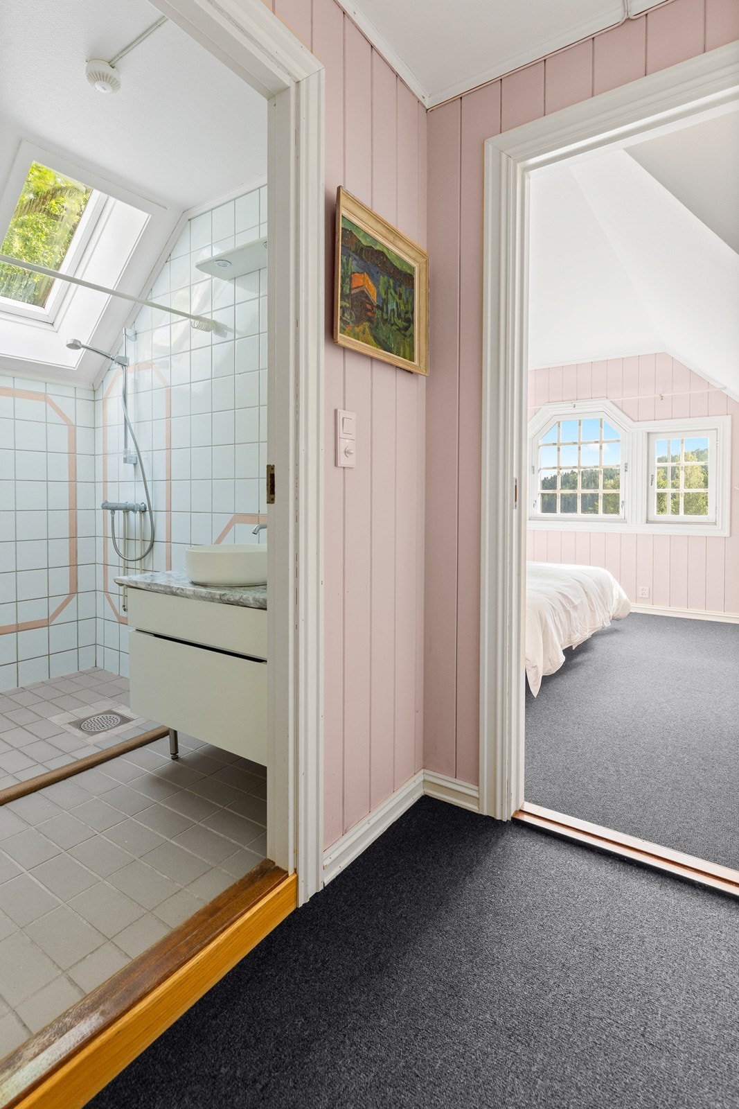 I hovedhuset har de fleste soverom egne bad/wc Galleribilde