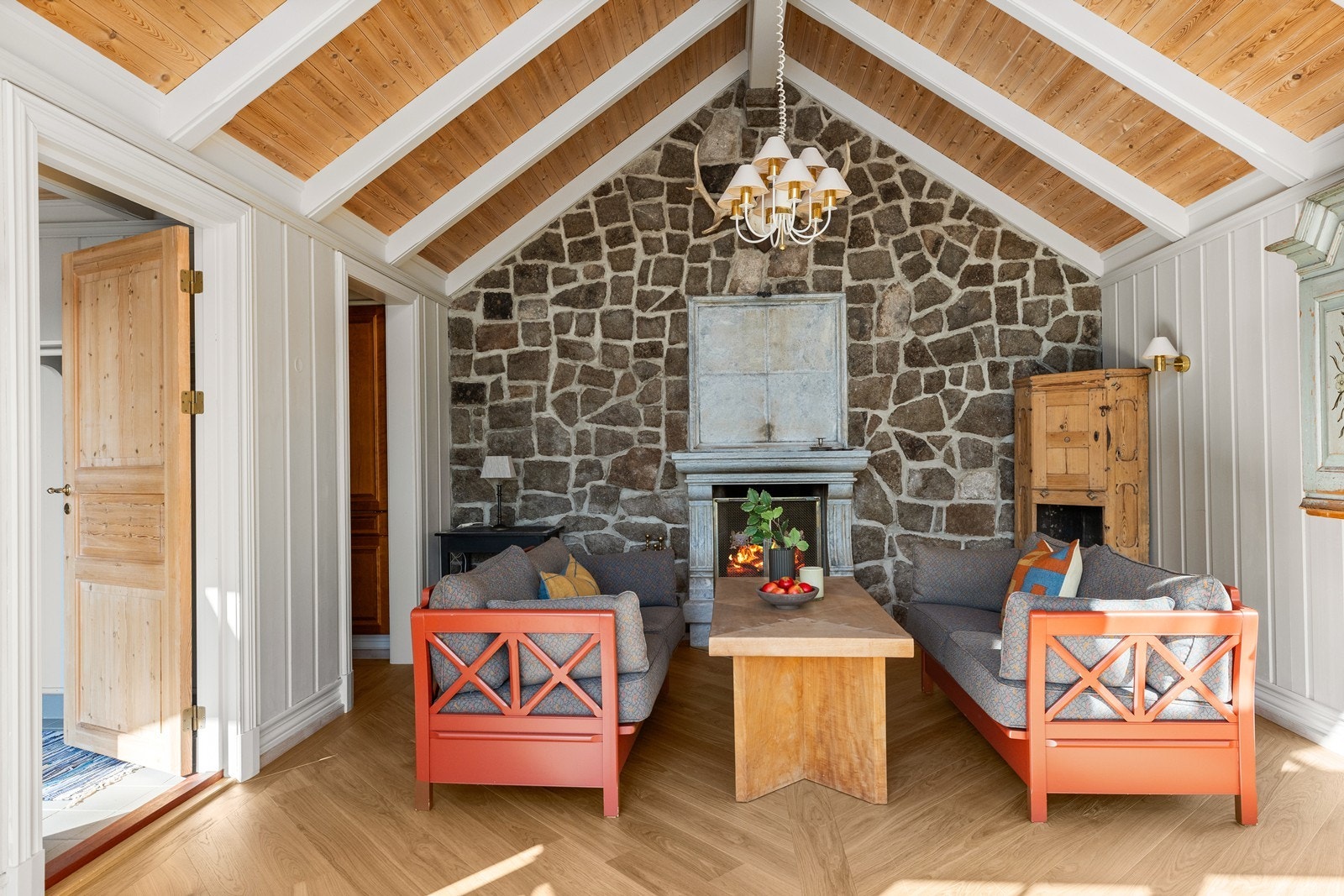 Gedigen peisestue i badehuset Galleribilde