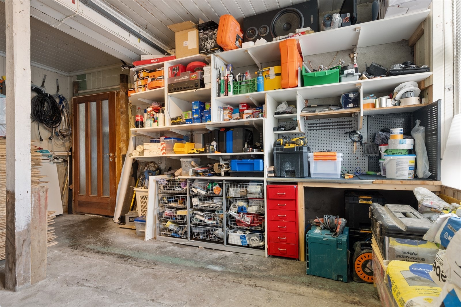 Dør ut til garasjen Galleribilde