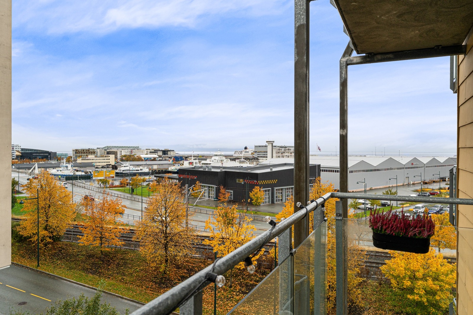 Og ikke minst flott utsikt mot havnen. Galleribilde