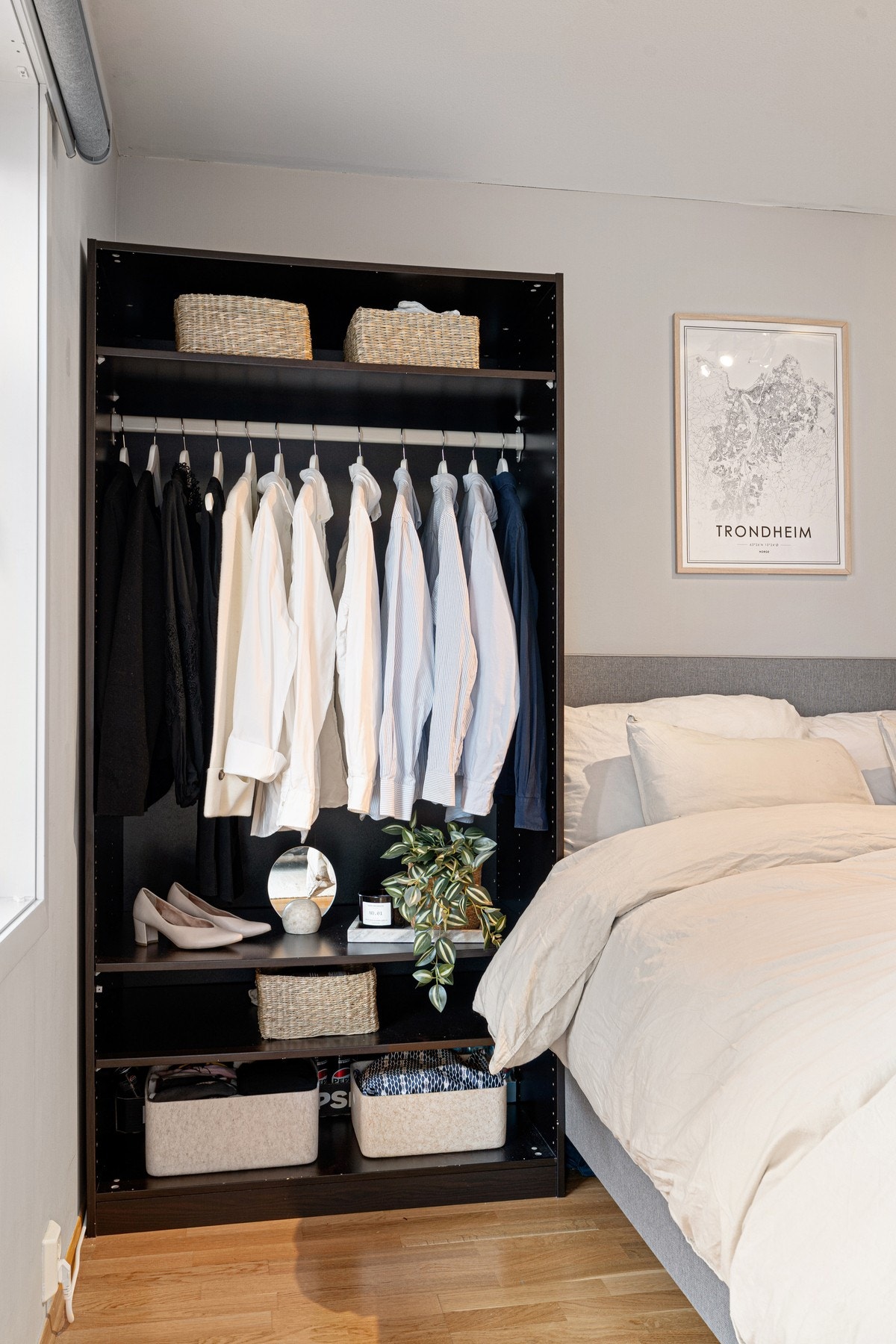 Garderobeskapene kommer godt med for oppbevaring. Galleribilde