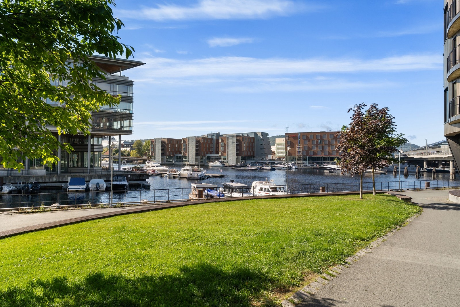 Solsiden er et populært og attraktivt boområde i Trondheim. Mye skyldes nærheten til alt området har å by på, samt nærheten til bykjernen. Galleribilde