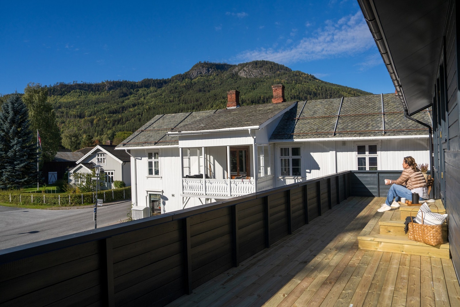 Ny og romslig balkong på 36 kvm fra 2025 - god plass til utemøbler og hyggelige stunder. Galleribilde