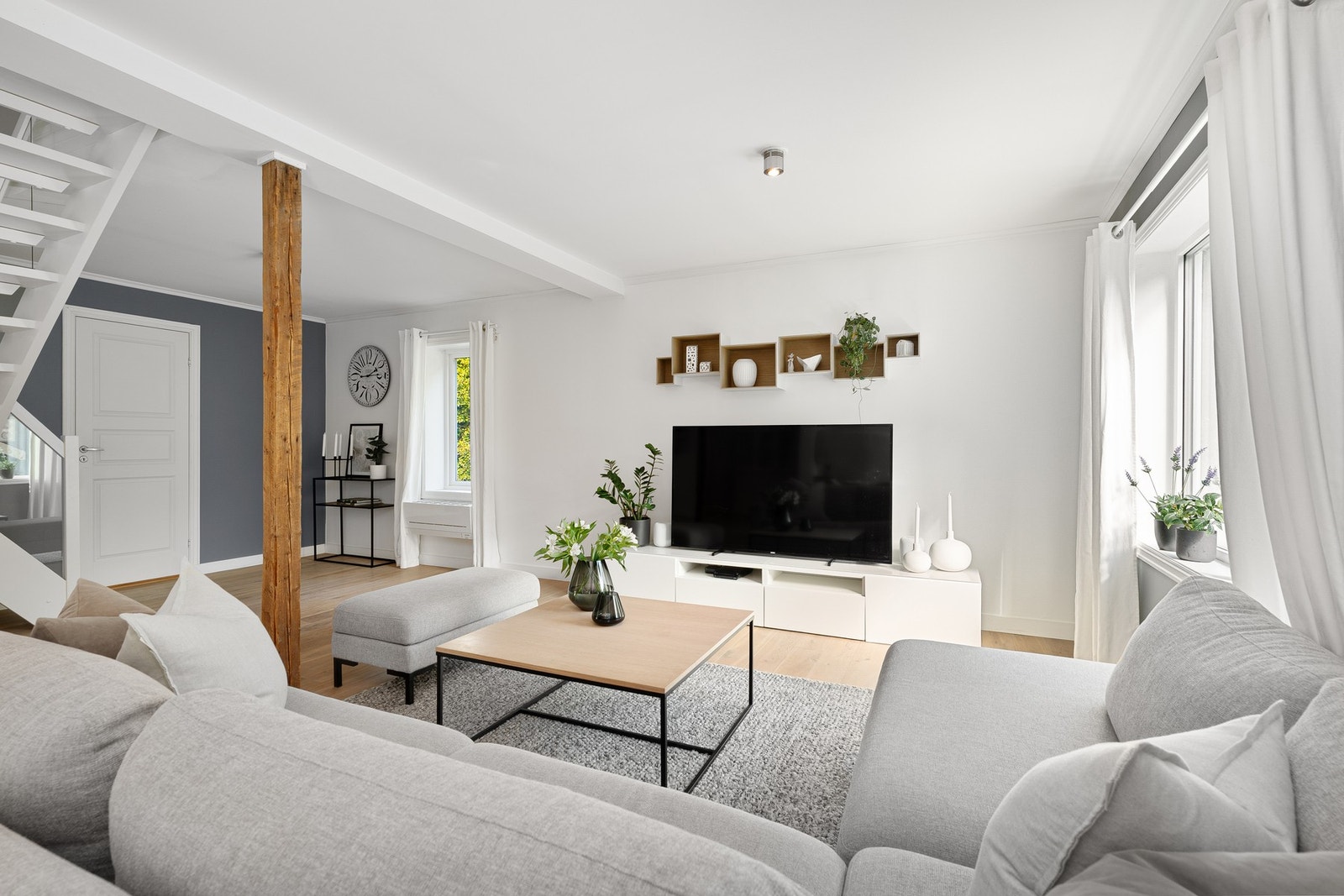 - Det er blitt gjort store og betydelige oppgraderinger gjennom årene og boligen fremstår som moderne og innflyttingsklar - Galleribilde