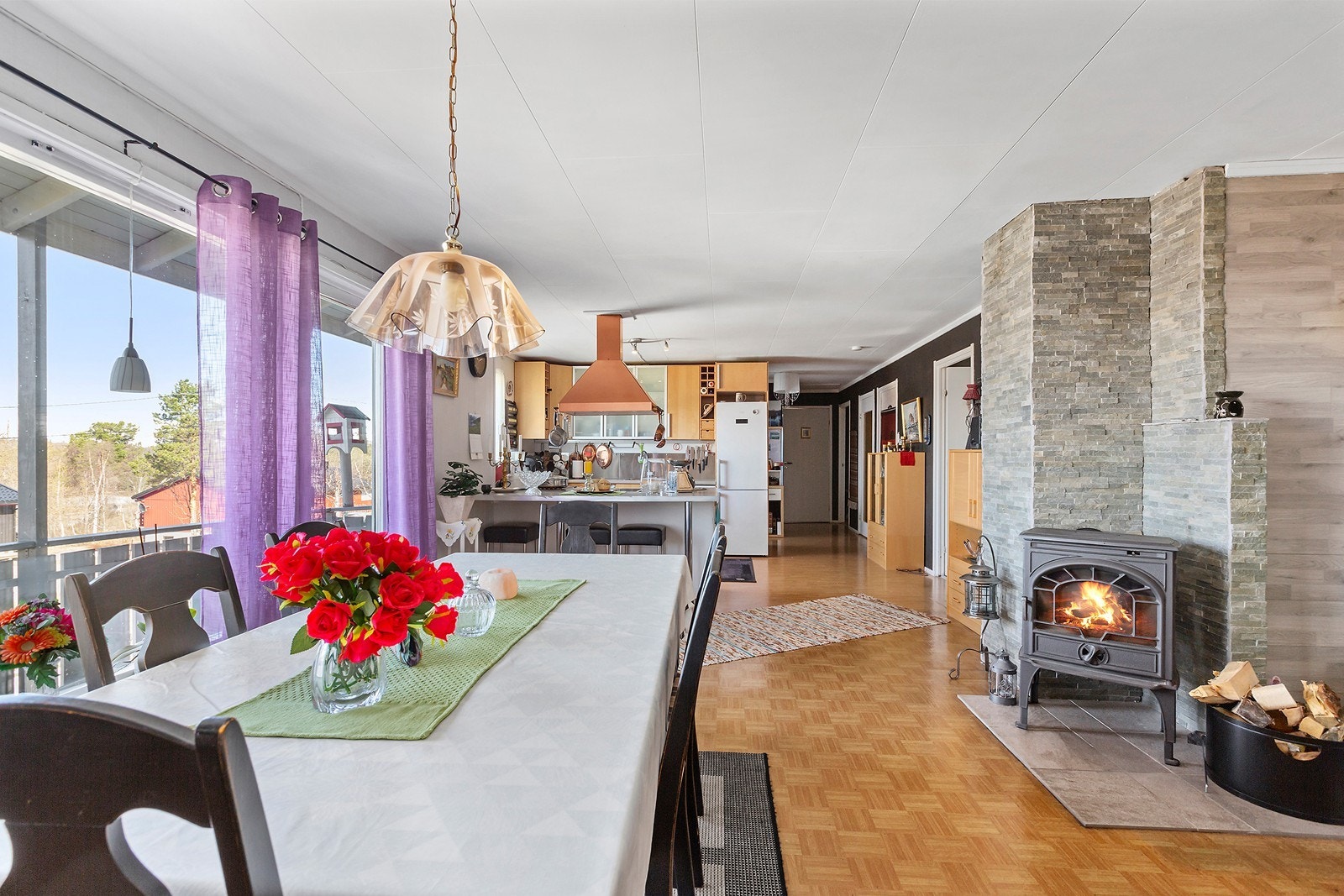 God plass for spisestue Galleribilde