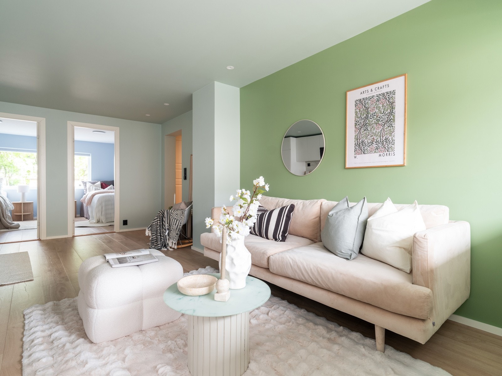 Stuen kan enkelt møbleres etter eget ønske med blant annet sofakrok og egen spisegruppe. Galleribilde