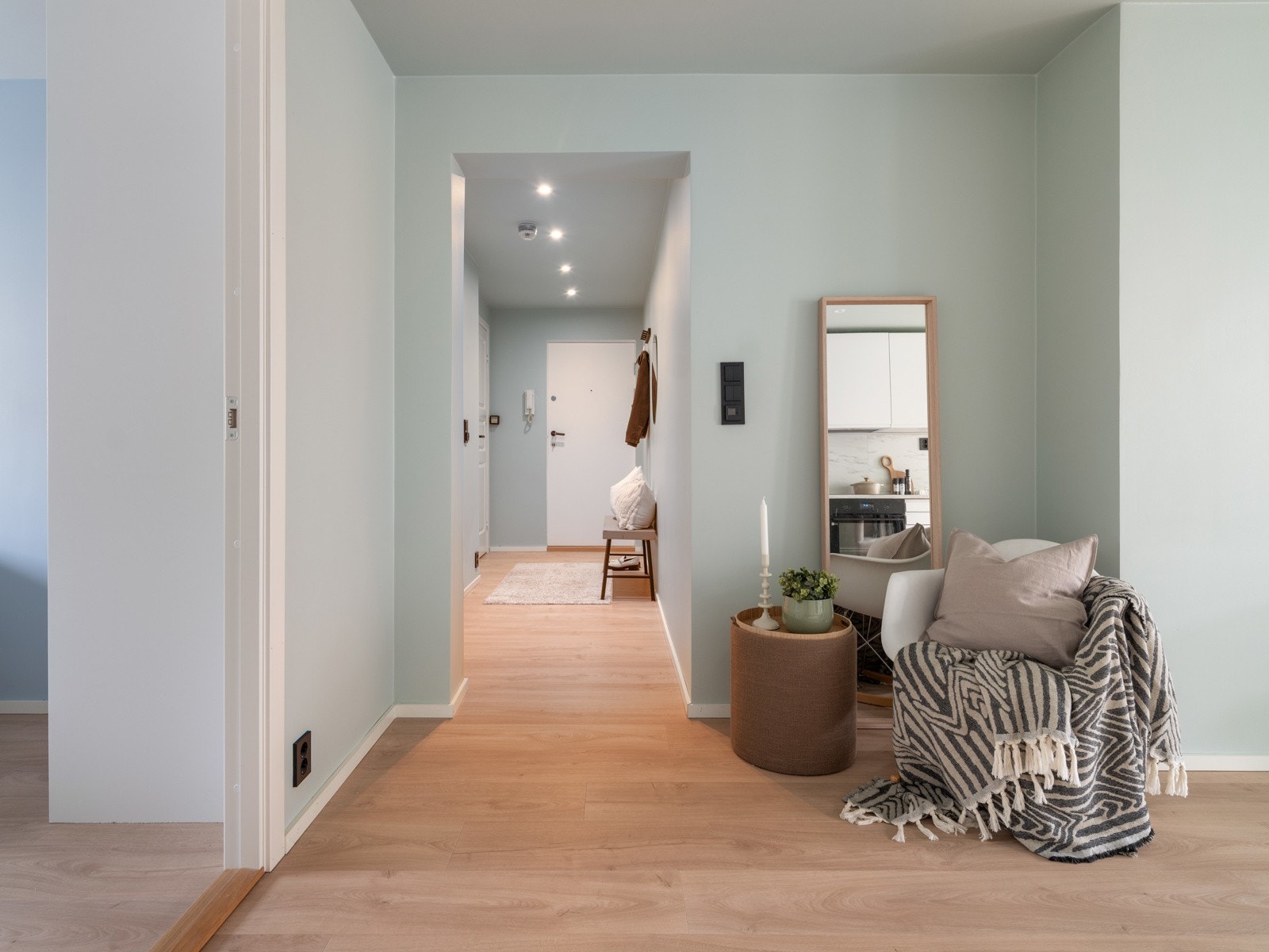 Leiligheten har god lagringsplass med egne boder på loft og i kjeller. Galleribilde