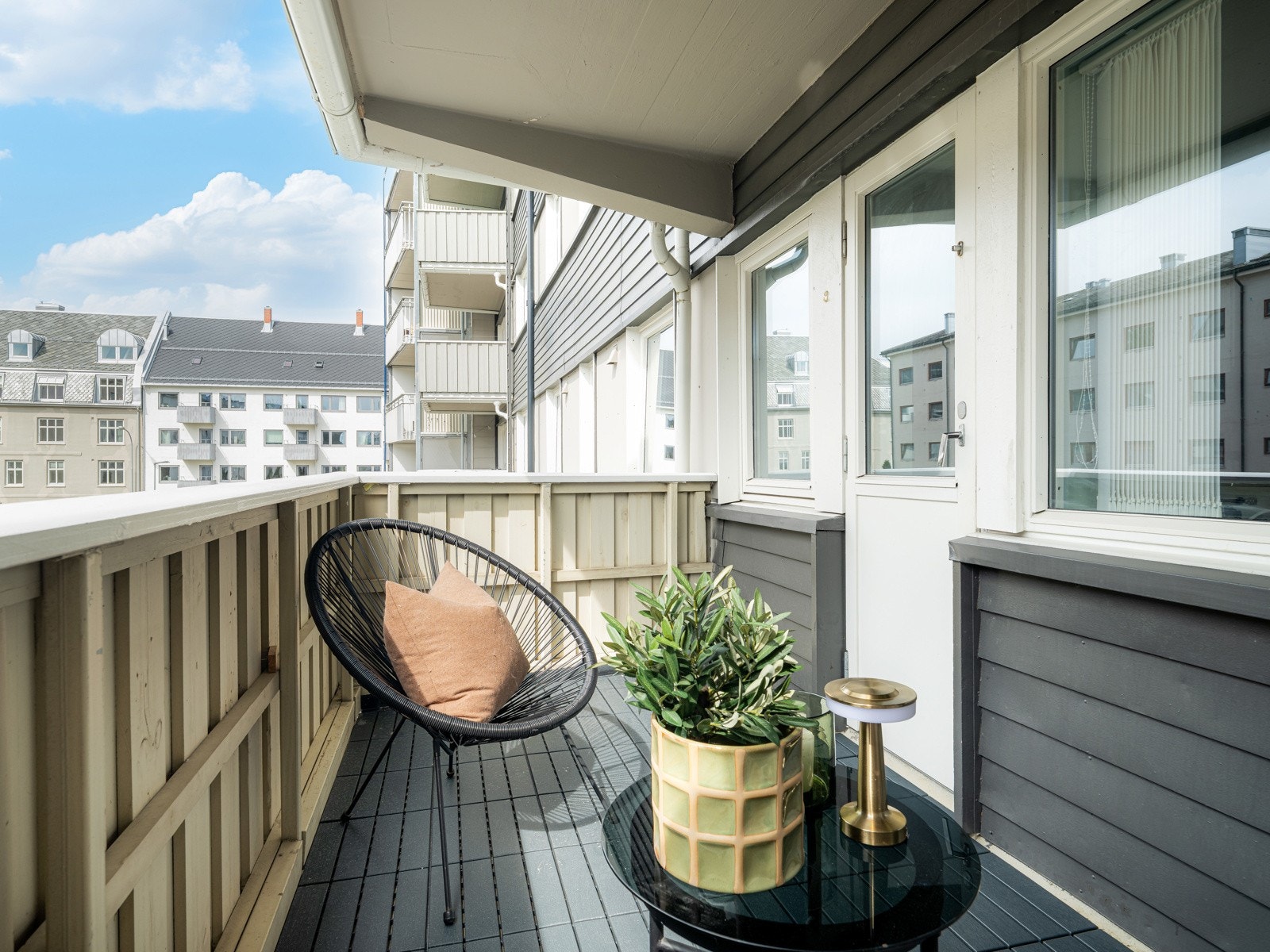 En stilfull og oppgradert 4-roms i andre etasje med svært gunstig beliggenhet. Galleribilde