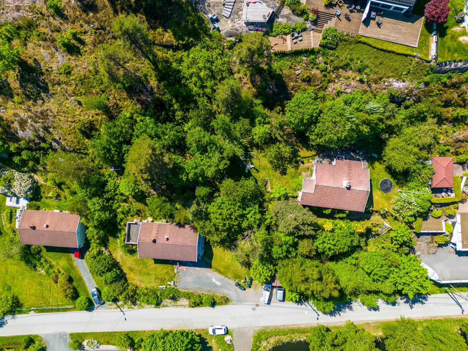 Dronefoto av begge boliger, nr. 41 og 43 Galleribilde