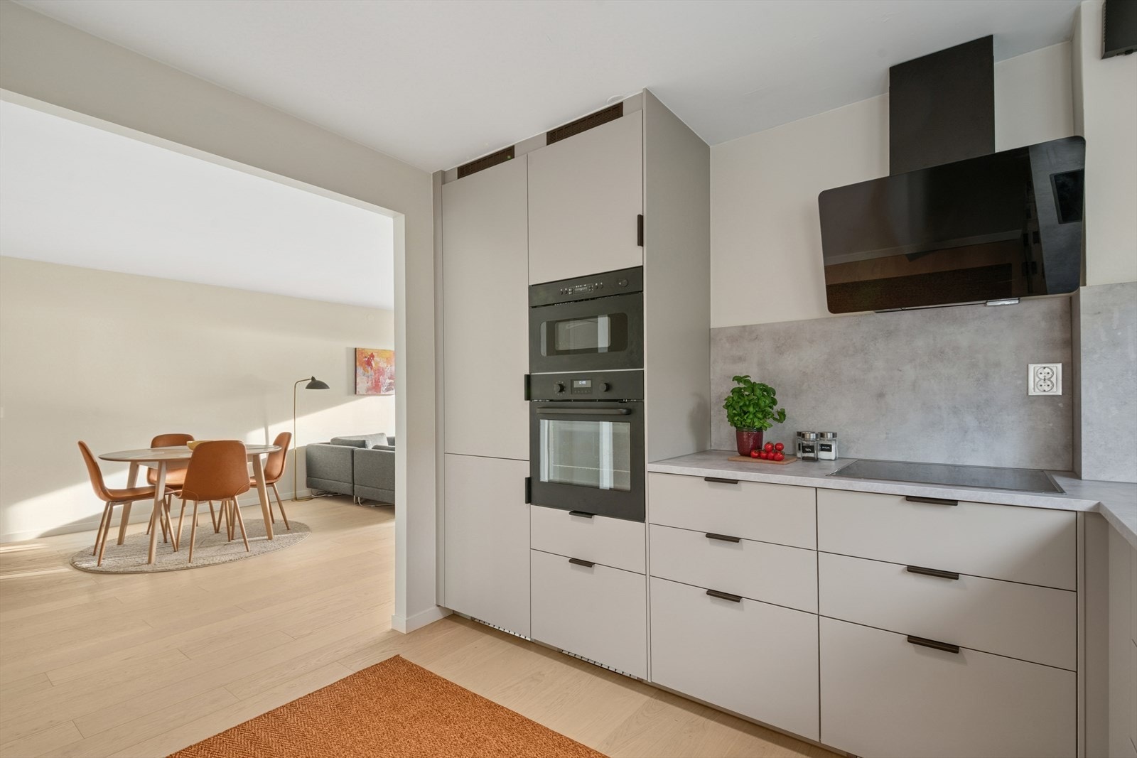 Automatisk vannstopper og komfyrvakt er montert. Galleribilde