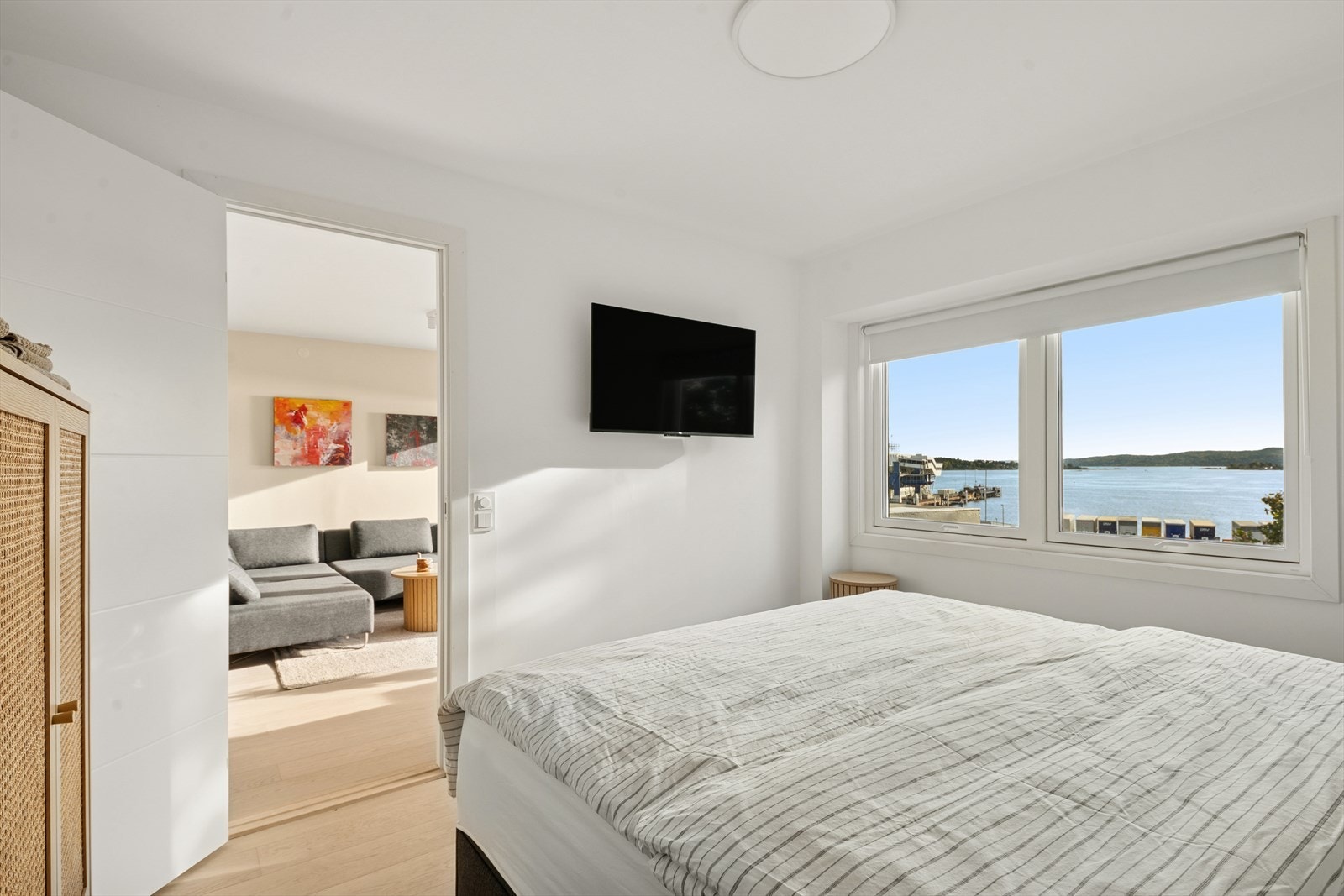 Fra hovedsoverommet er det en vakker utsikt over Oslofjorden og Bygdøy. Galleribilde