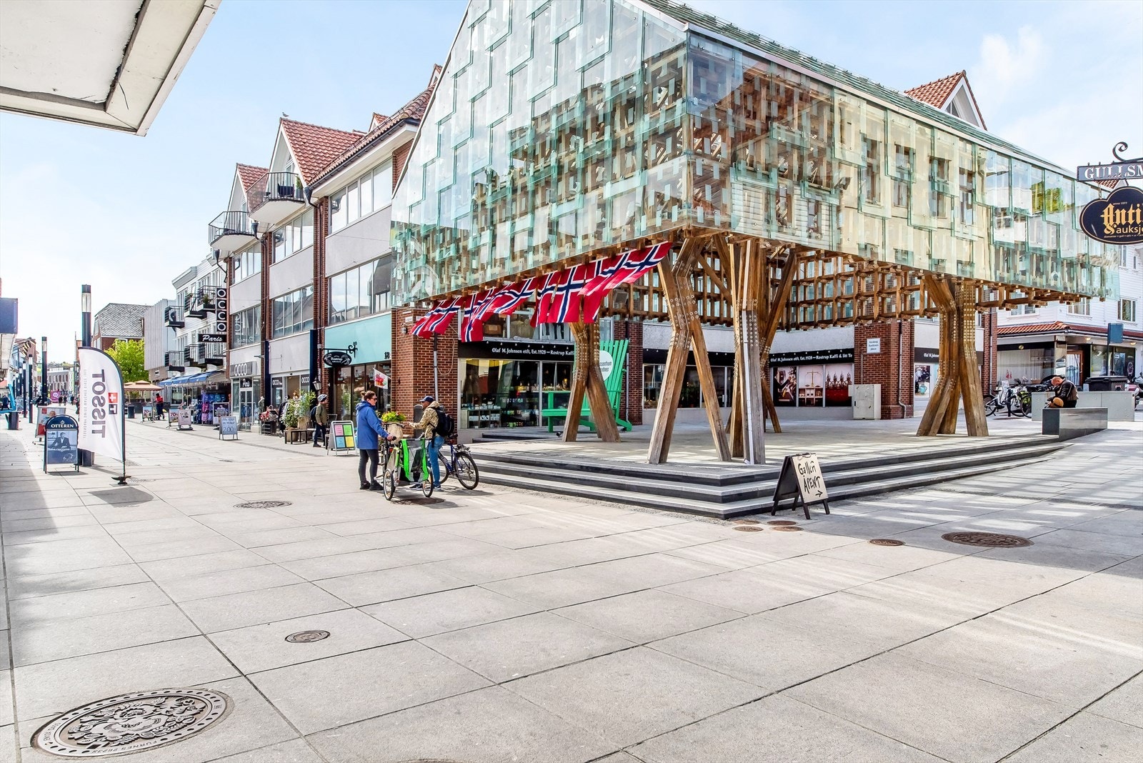 Leiligheten er i et trivelig område som passer perfekt for førstegangskjøpere, enslige eller deg som ønsker en lettstelt og praktisk bolig med kort vei til alt du trenger i hverdagen. Galleribilde