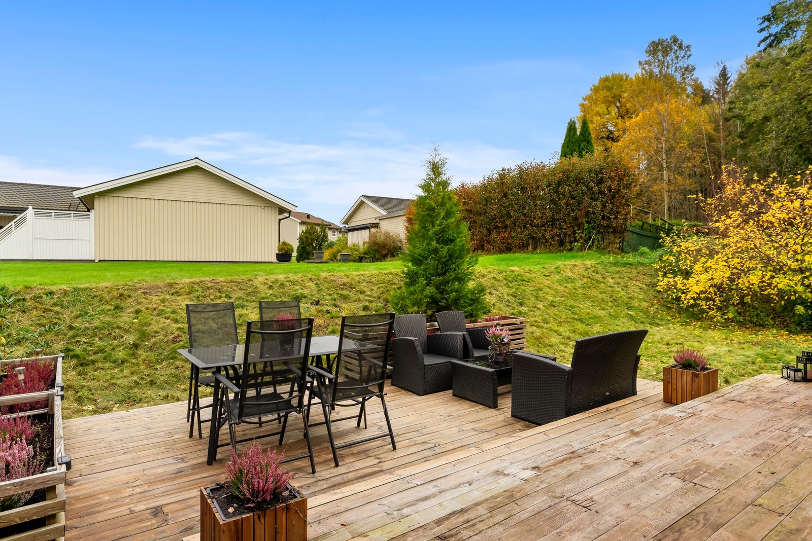 Solrik markterrasse på 37 m² over to nivåer. Galleribilde