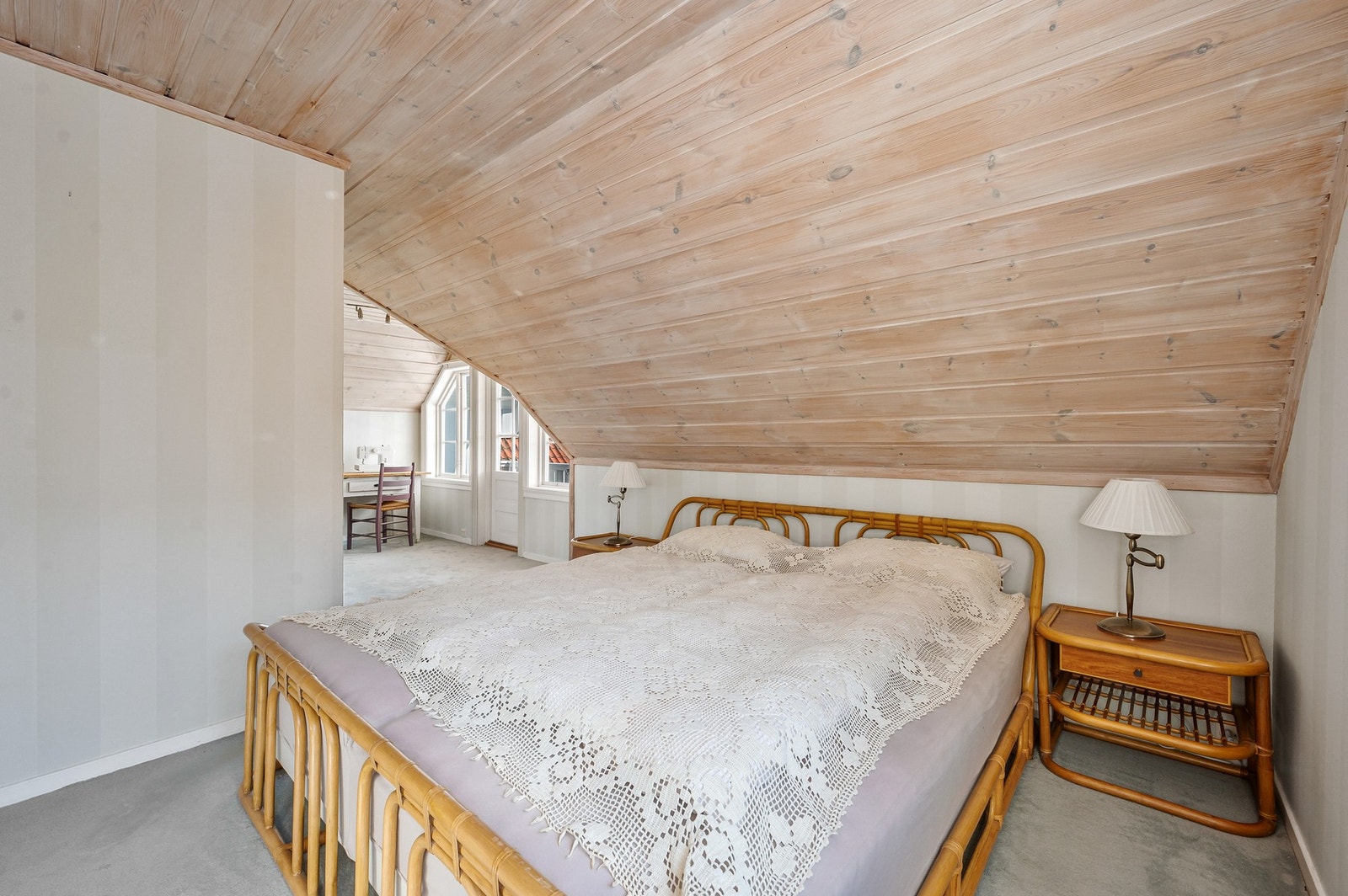 Stort hovedsoverom med god plass til dobbeltseng og garderobe. Galleribilde