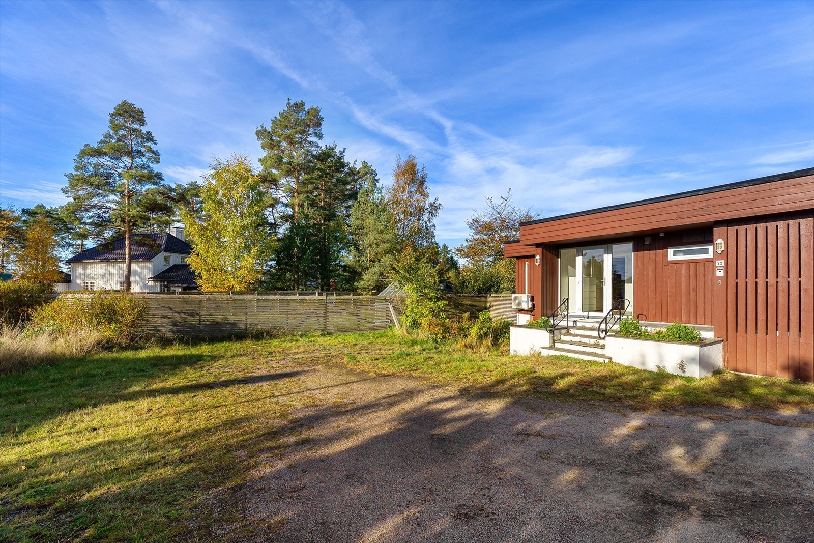 Tomten er meget romslig med mye muligheter og potensial for både store og små. Galleribilde